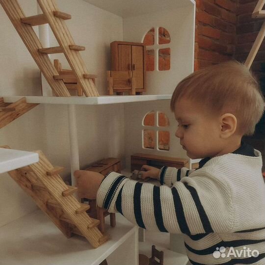 Большой кукольный домик