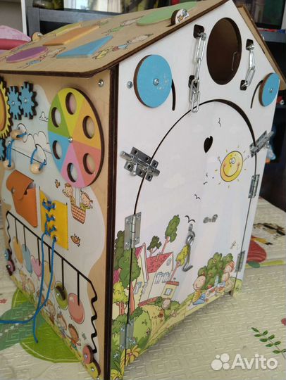 Бизиборд домик