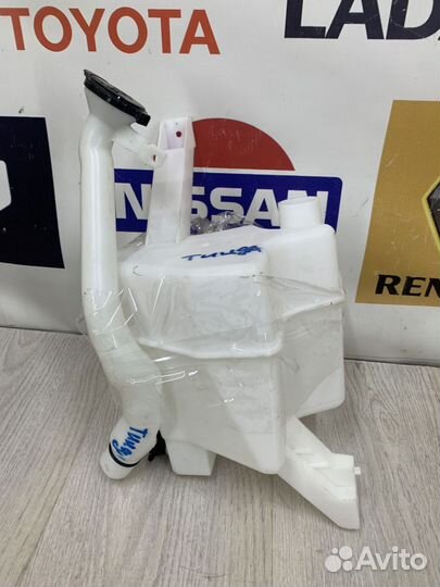 Бачок омывателя Nissan tiida