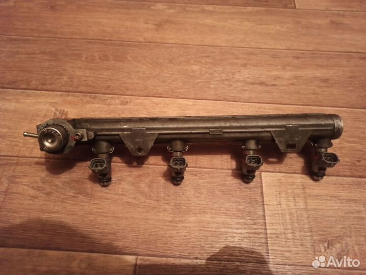 Топливная рампа в сборе Volkswagen Golf 4 AXP 1.4