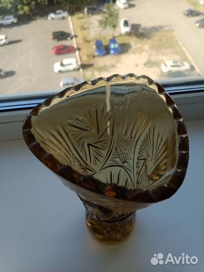 Ваза для цветов из цветного стекла винтаж