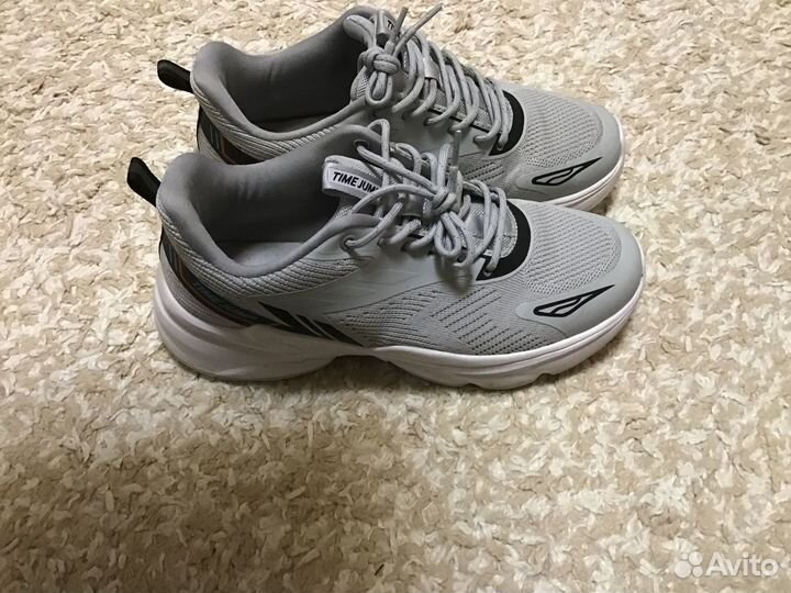 Кроссовки подростковые