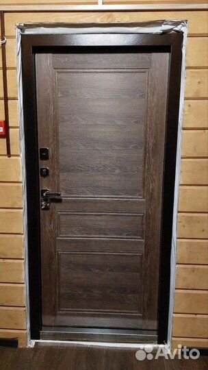 Дверь входная белая