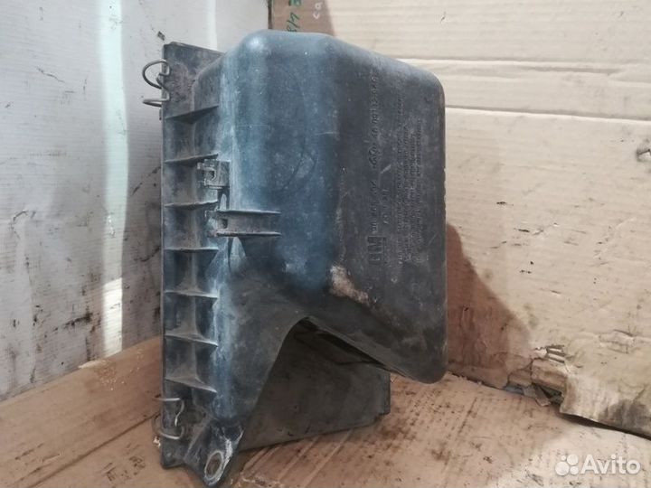 Корпус воздушного фильтра Opel Vectra