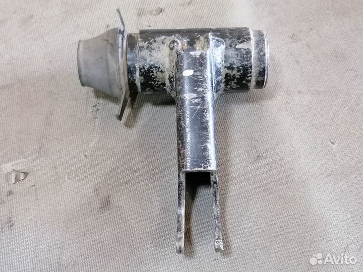 Скоба левого торсиона подвески Toyota Lite Ace 198