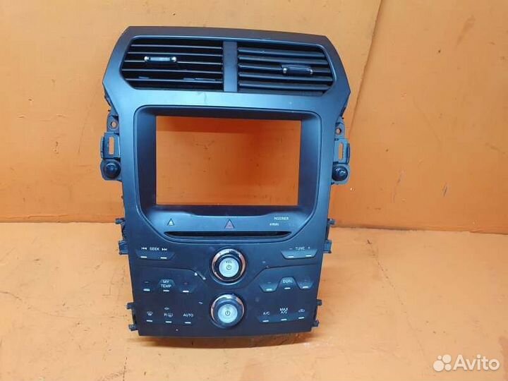 Панель управления магнитолой Ford Explorer U502