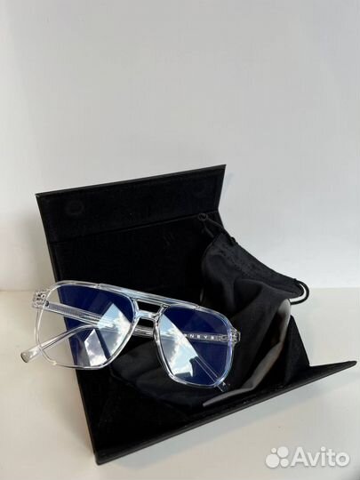 Очки в прозрачной оправе Eyeneye