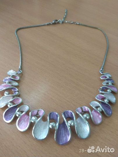 Брошь, колье, подвеска, подставка для тарелки