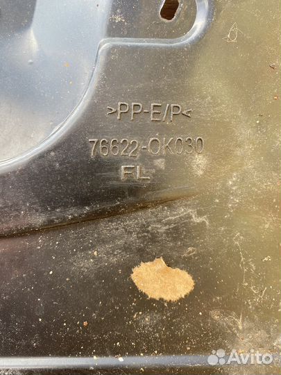 Передние брозговики Toyota Hilux. Оригинал L и P