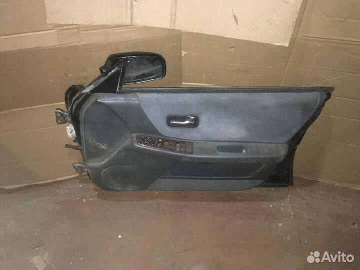 Дверь передняя правая Nissan Laurel GC34 синяя