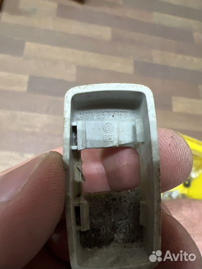 Колпачок кронштейна козырька VAG