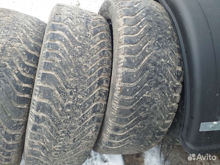 Goodyear UltraGrip 500 215/60 R16