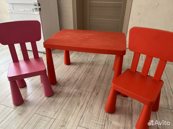 Столик и два стульчика IKEA