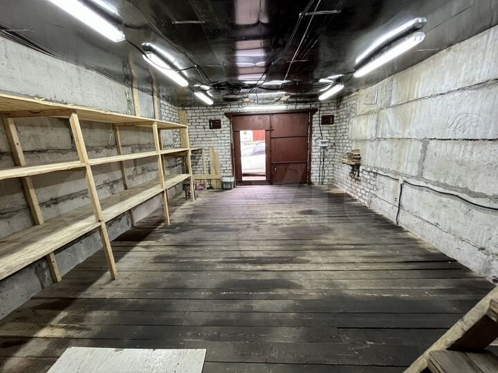 Гараж, > 30 м²