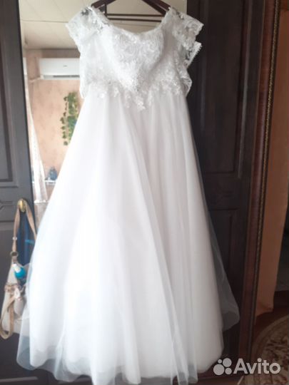 Продается свадебное платье,размер 44-46 новое