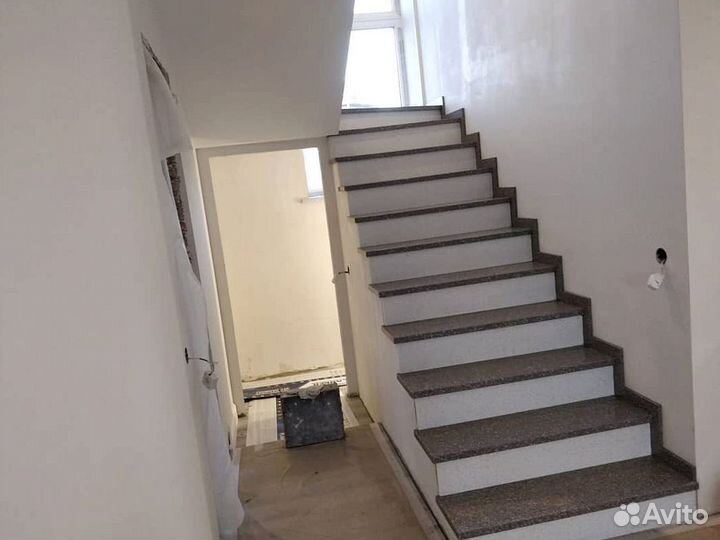 Лестница из искусственного камня акрил и кварц