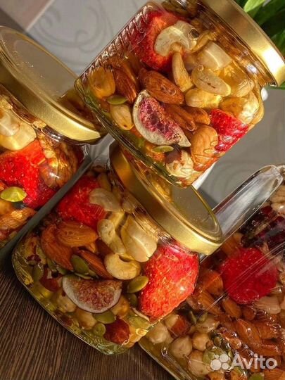 Микс из орехов,липового меда и ягод