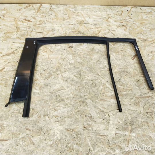 Уплотнитель стекла двери задний левый Volkswagen