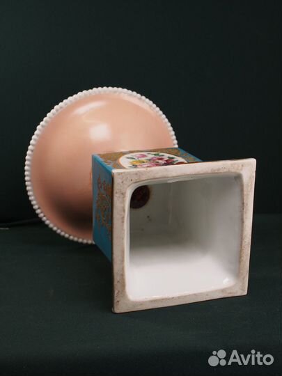 Фарфоровая вазочка для сладкого. XIX век. Европа