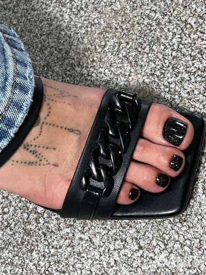 Маникюр и педикюр