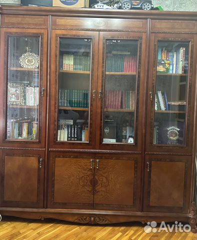 Книжный шкаф