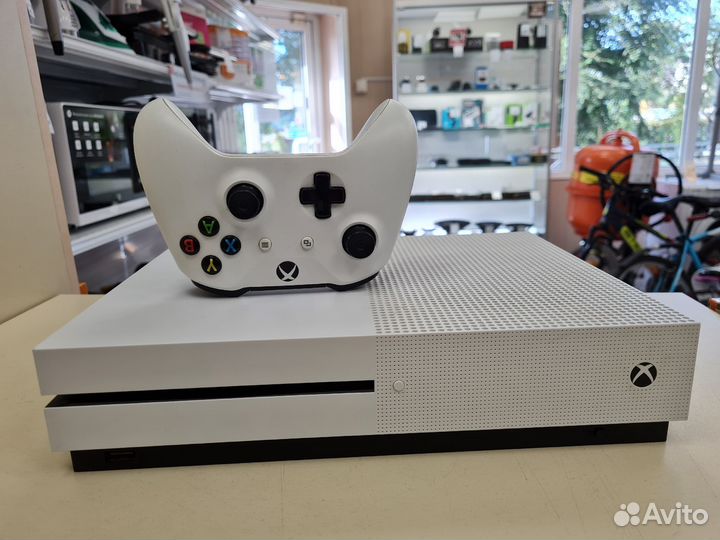 Игровая приставка Xbox One S 500 гб (Цум)