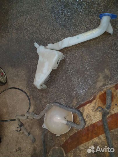 Бочек омывателя охлаждения на фабия 2010г