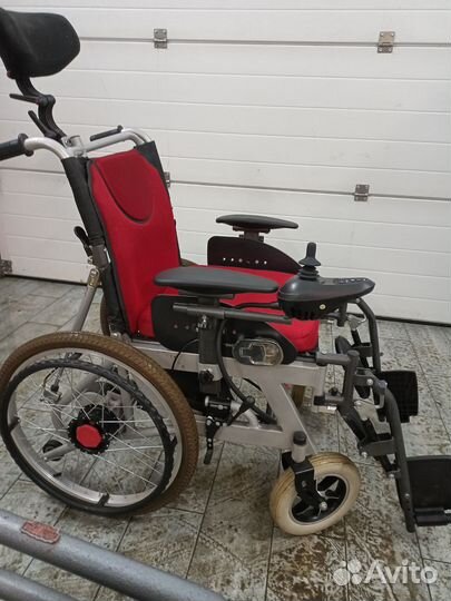 Коляска инвалидная с электроприводом MET comfort