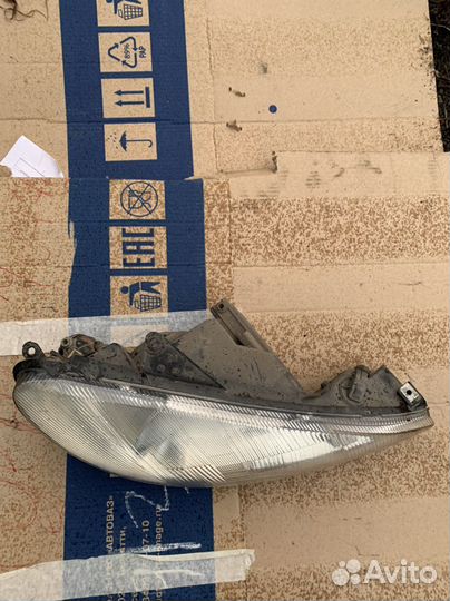 Фара правая peugeot 206