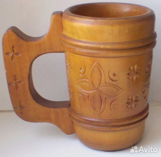 Большая деревянная пивная кружка с ручкой