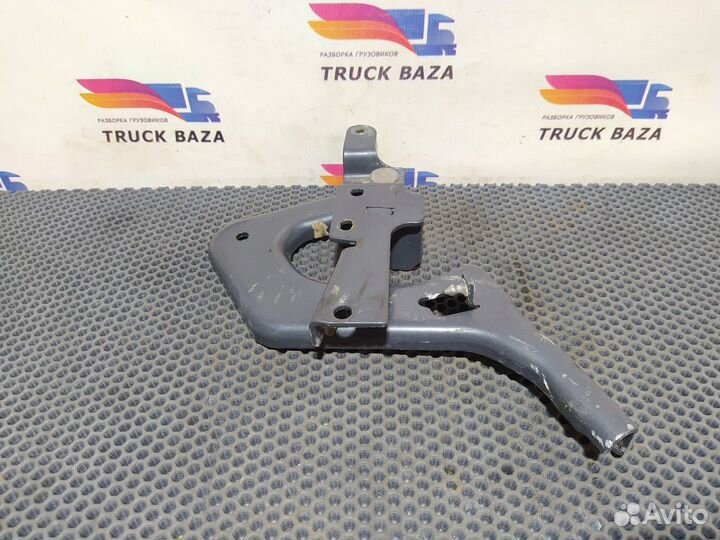 Петля подножки обслуживания левая Volvo FH