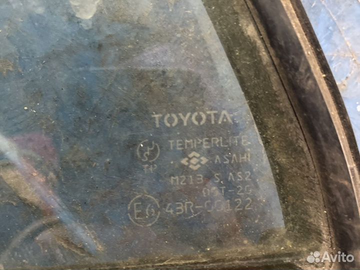 Стекло боковое Toyota Corolla