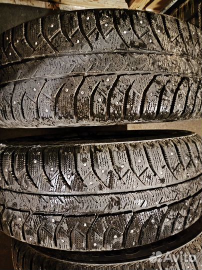 Bridgestone Ice Cruiser 7000 215/60 R17