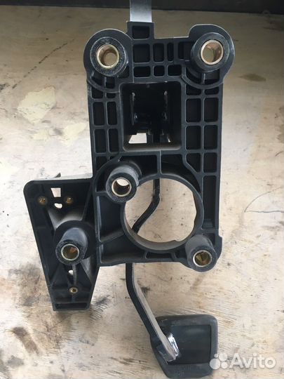 Педаль тормоза Рено Лагуна Renault Laguna 2