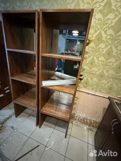 Стеллаж деревянный с зеркалом