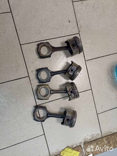 Поршня с шатунами renault logan комплект