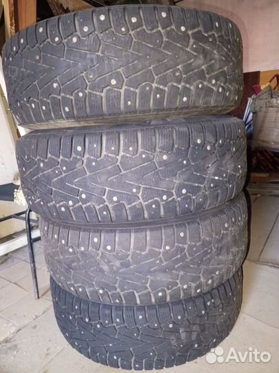 Pirelli Ice Zero 215/65 R16