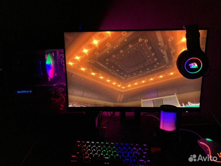 Игровой компьютер со всеми девайсами