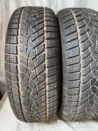 Goodyear UltraGrip Ice 215/60 R17 96T