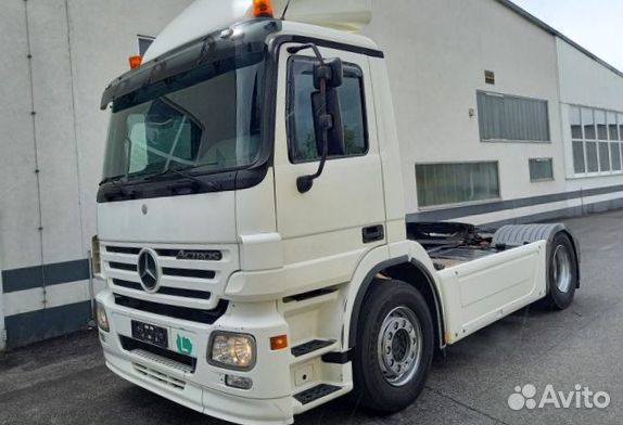 Pазбираем грузовик Mercedes-Benz Actros mpii 2002