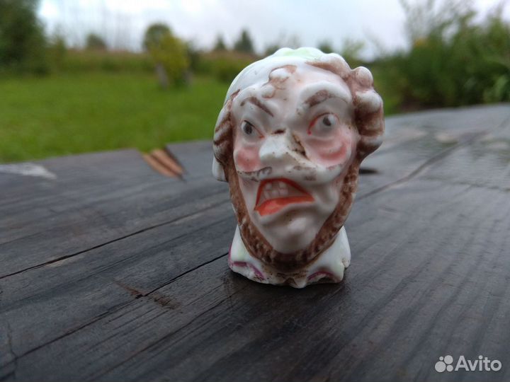 Фарфоровая статуэтка