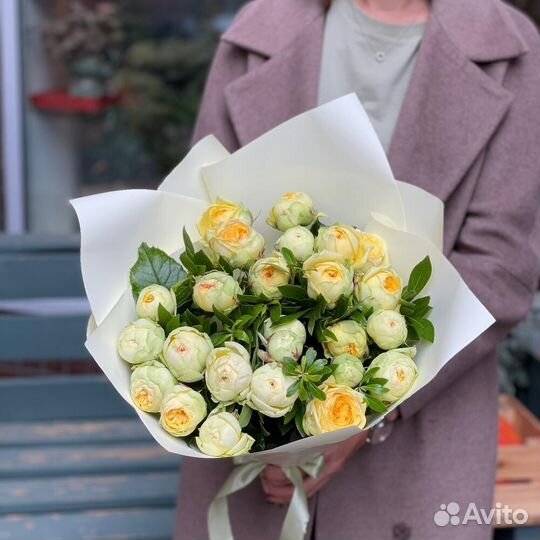 Букет из 11 кустовой пионовидной розы