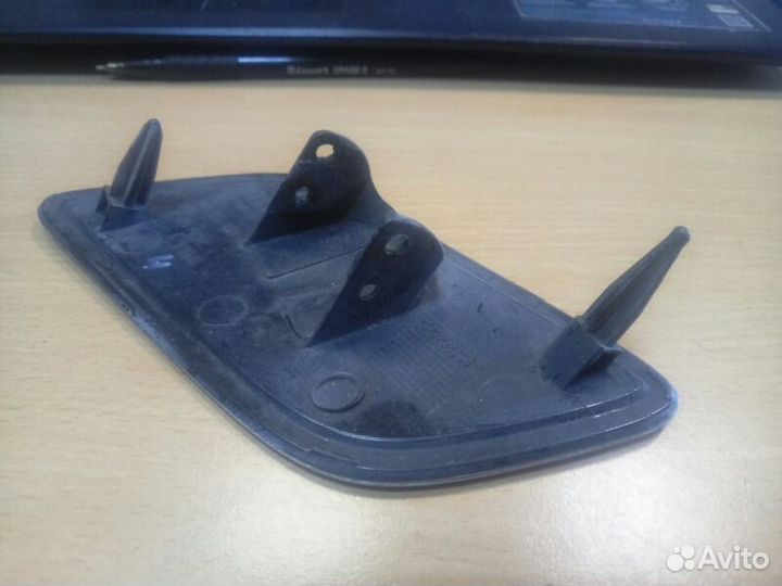 Крышка омывателя фары прав. audi q7