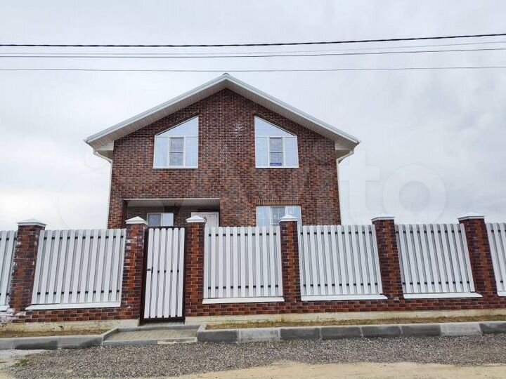 Коттедж 182 м² на участке 10 сот.