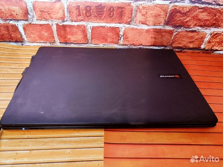 Packard Bell enlg71BM - 17 Дюймов \ 4 Ядра \ 4 Озу