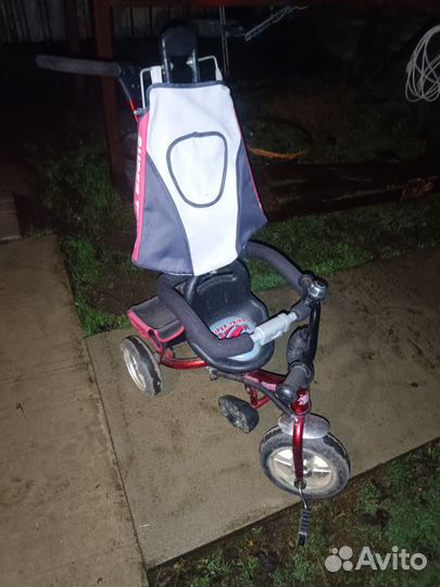 Детский трехколесный велосипед с ручкой