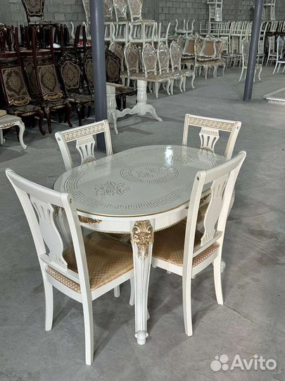 Стол со стульями