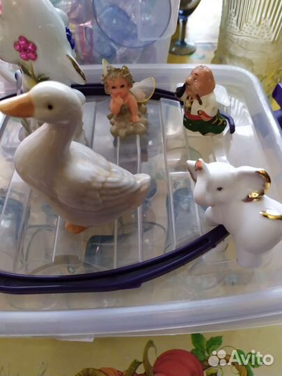 Статуэтки. Цветное стекло и фарфор