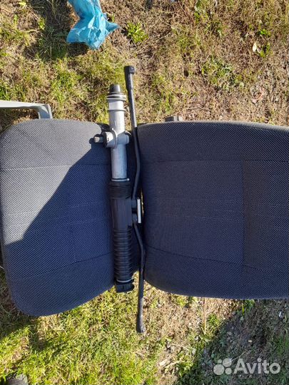 Пассажирские сидение и рулевая рейка