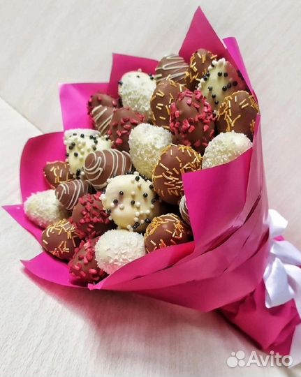 Клубника в шоколаде подарок цветы 8 марта